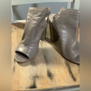 Vince Camuto shoe bootie heels